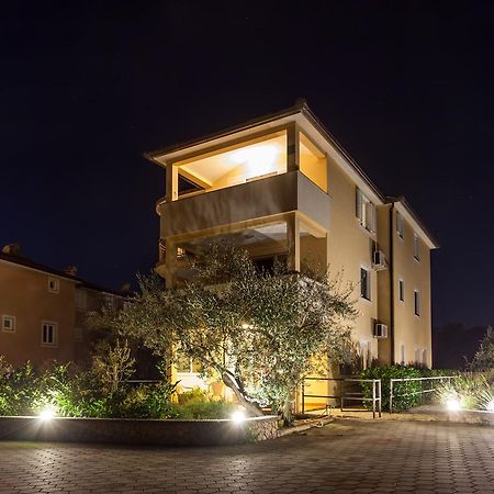 Apartment Ivana 2435 Malinska Ngoại thất bức ảnh